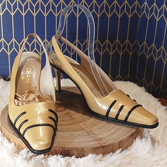 Chanel Tan & Black Patent Leather Slingback Pumps Made in Italy, Size 39 - Picture 3 of 16
